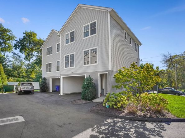 118 Berwick Avenue 118, Fairfield CT 06825