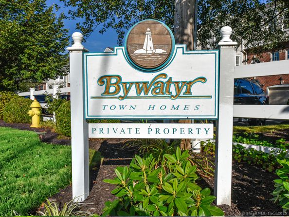 80 Bywater Lane 80, Bridgeport CT 06605