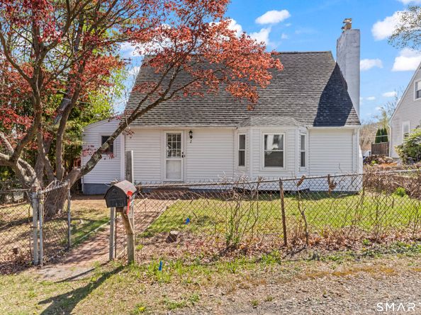 2 Manhassett Trail, Shelton CT 06484