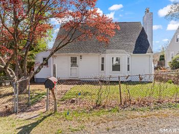 2 Manhassett Trail
