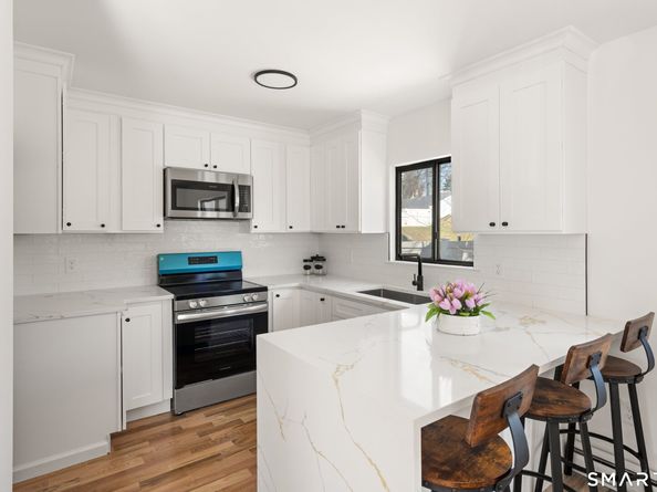 60 Lawn Avenue APT 21, Stamford CT 06902