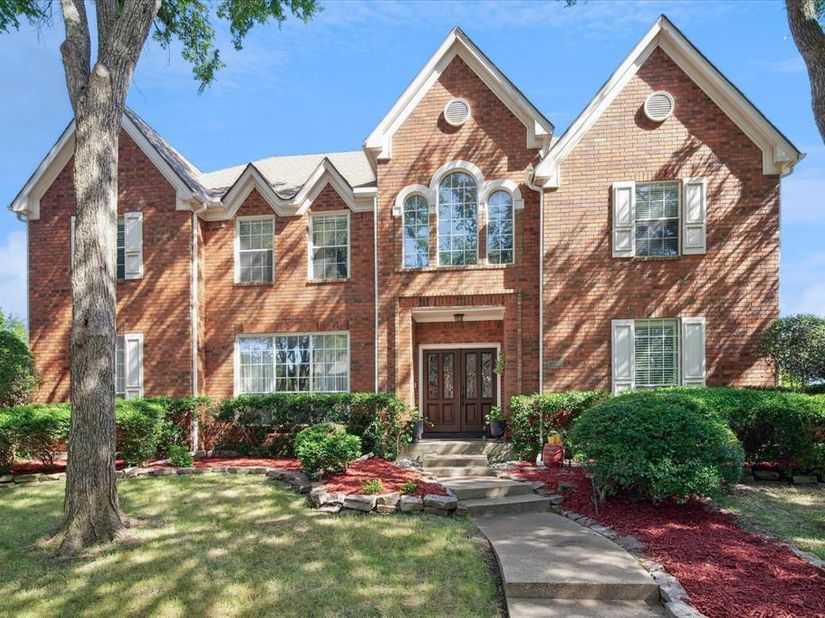 2200  Southern Oak Drive , Irving Texas 75063