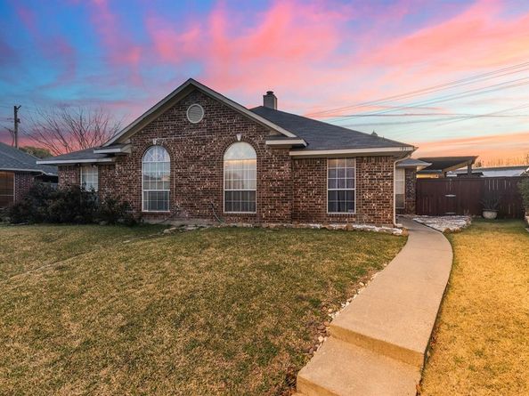 1931  Hearthside Lane , Garland Texas 75044