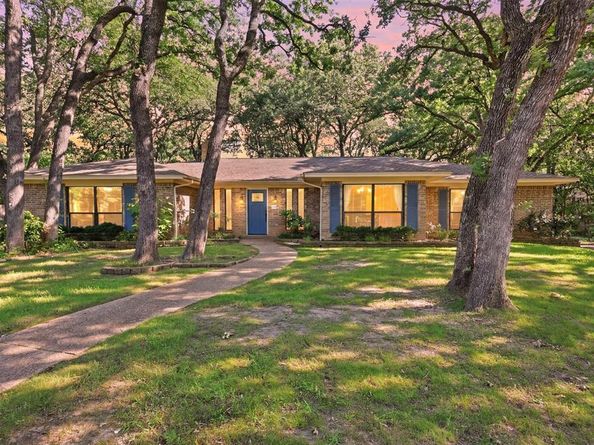2108  Edgewood Court , Arlington Texas 76013
