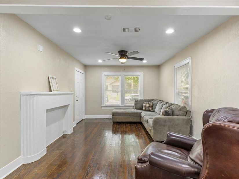 3227  Spring Avenue , Dallas Texas 75215