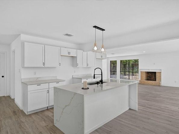 2402 E Overton Road , Dallas Texas 75216