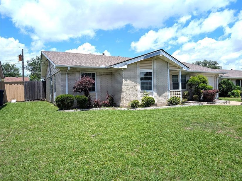 1305  Glenville Drive , Garland Texas 75042
