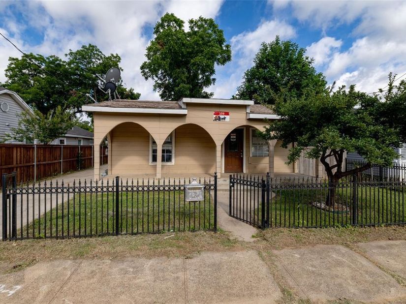 3219 N Winnetka Avenue , Dallas Texas 75212