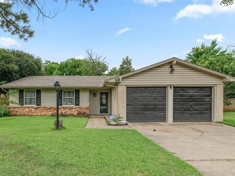 2308  Westwood Drive , Denton Texas 76205
