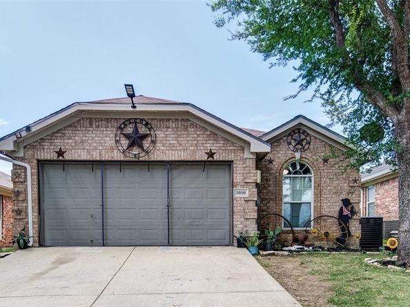 1010  Savage Drive , Denton Texas 76207