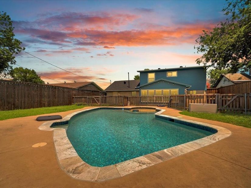 1401  Greentree Lane , Garland Texas 75042