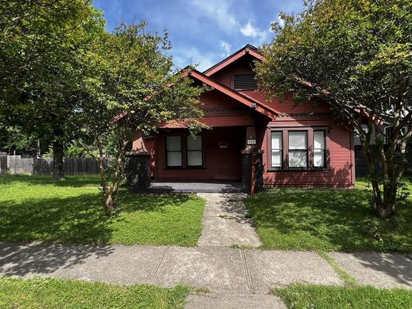917 N Windomere Avenue , Dallas Texas 75208