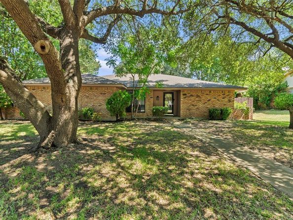 801  Waynelee Drive , Lancaster Texas 75146