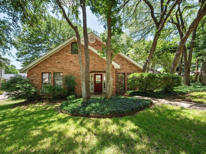 3425  Bridlegate Drive , Arlington Texas 76016
