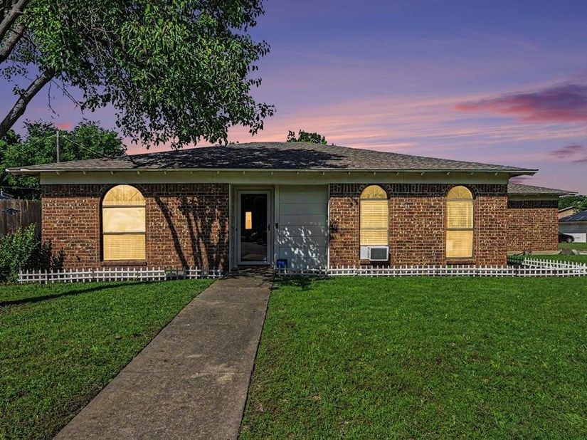 8553  James Court , White Settlement Texas 76108