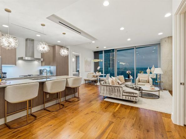 3130 N Harwood Street  702, Dallas Texas 75201