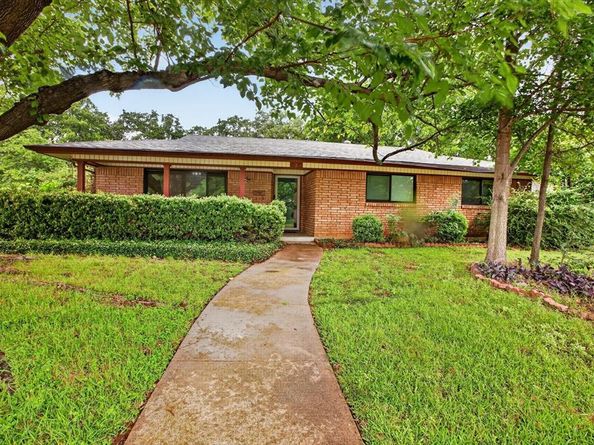 628 W Redbud Drive , Hurst Texas 76053