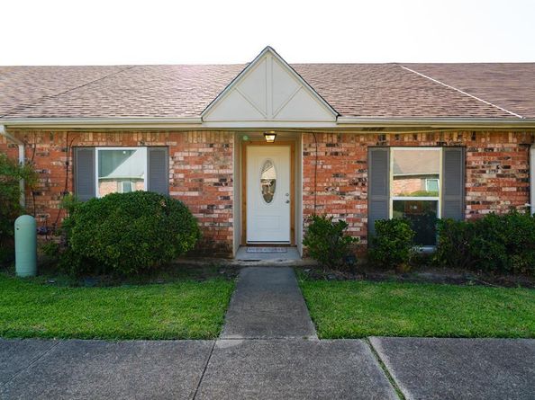 27 W Townhouse Lane , Grand Prairie Texas 75052