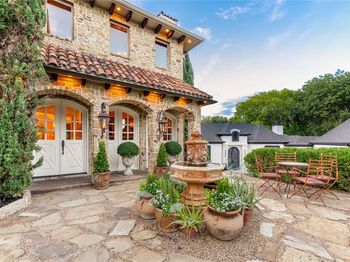 306  Shamrock Circle 