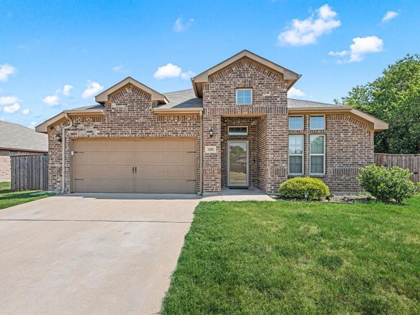 1800  Kings Cross Drive , Lancaster Texas 75134