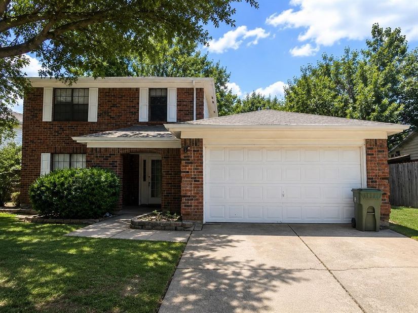 616  Valley Spring Drive , Arlington Texas 76018