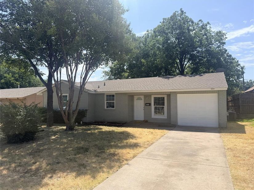 4646  Ridgepoint Drive , Dallas Texas 75211