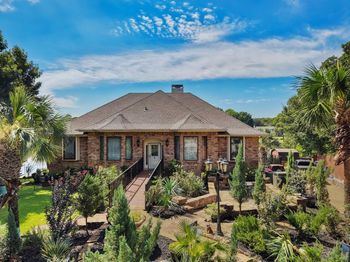 2910  Lakeshore Court 
