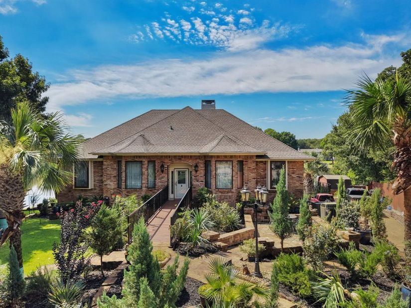2910  Lakeshore Court , Arlington Texas 76013