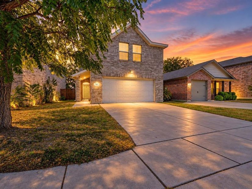 765  River Hill Lane , Fort Worth Texas 76114