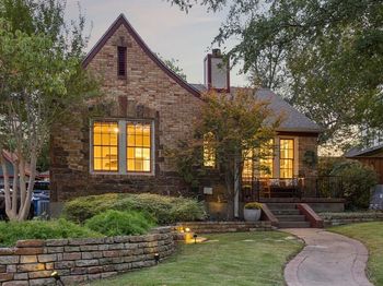 1027  Sarasota Circle 