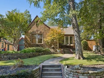 1027  Sarasota Circle 