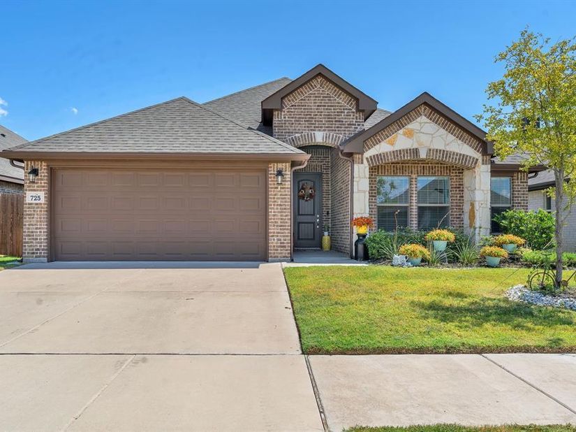 725  Sandy Chip Trail , Fort Worth Texas 76108
