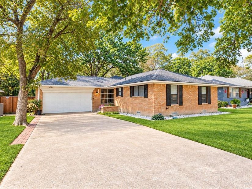 8059  Claremont Drive , Dallas Texas 75228