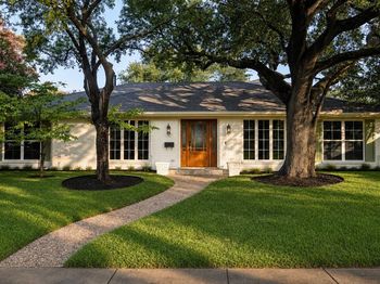 6214  Glennox Lane 