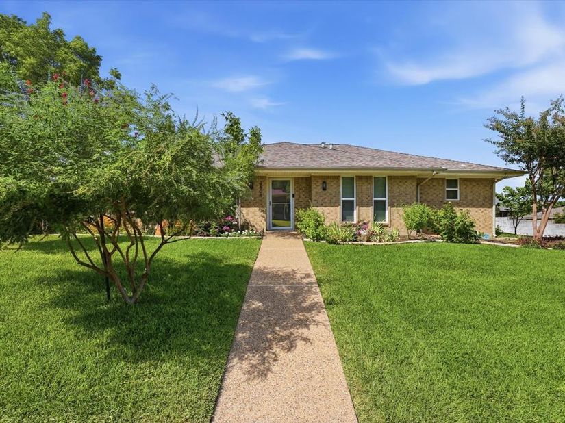 3506  Valley View Lane , Garland Texas 75043