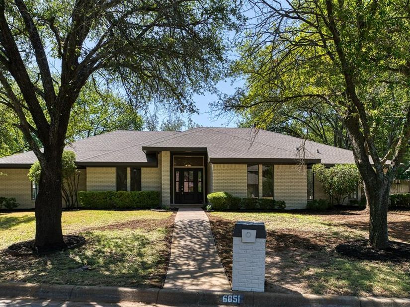 6851  Shorecrest Court , Fort Worth Texas 76132