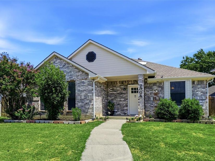 7004  Bentley Avenue , Fort Worth Texas 76137