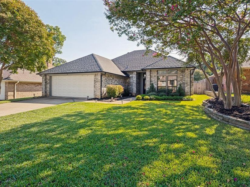2709  Edinboro Drive , Arlington Texas 76012