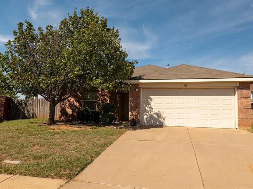 612  Pineview Lane , Fort Worth Texas 76140