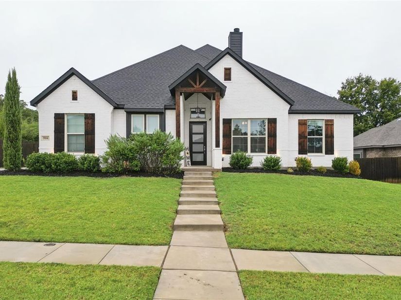 516  Woodland Drive , Azle Texas 76020