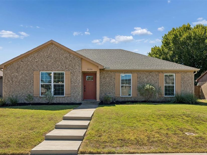 8106  Woodside Road , Rowlett Texas 75088