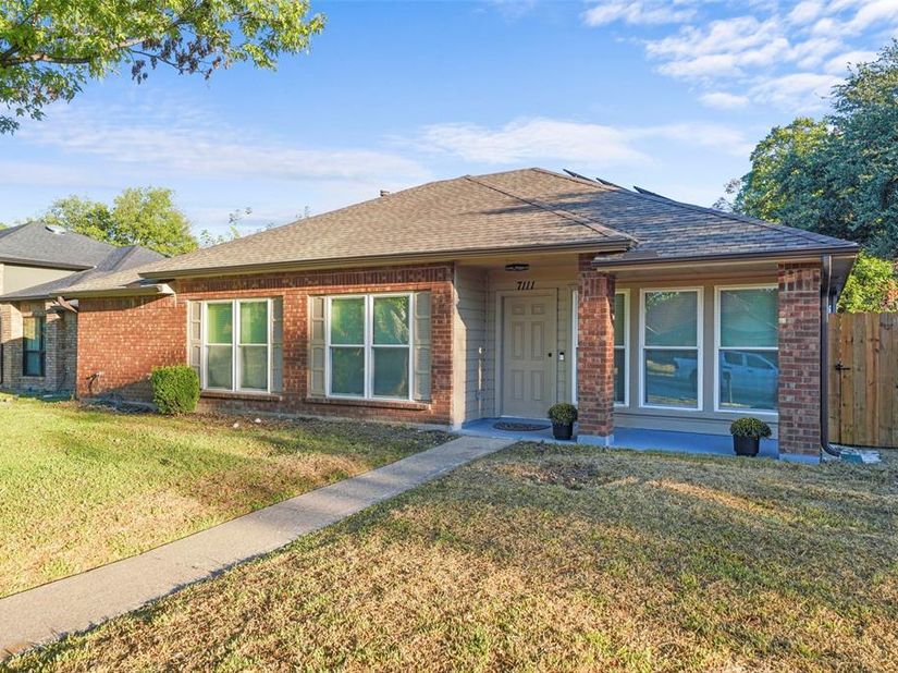 7111  Vinland Street , Dallas Texas 75227