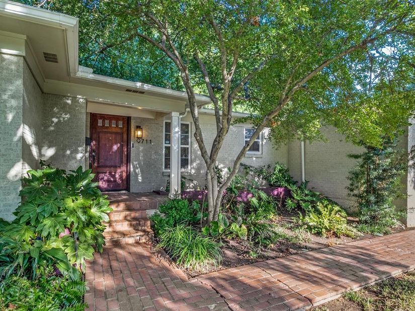 9711 E Lake Highlands Drive , Dallas Texas 75218