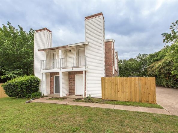 6828  Brentwood Stair Road , Fort Worth Texas 76112