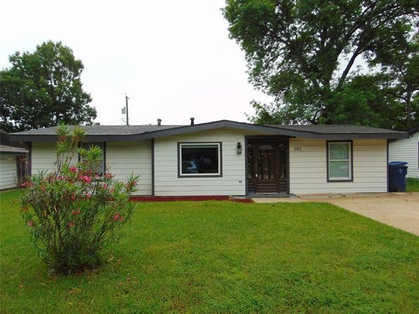 202  Wallace Drive , Garland Texas 75041