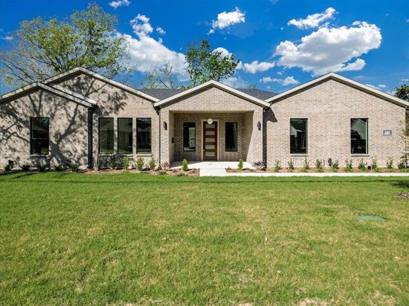1507  Elk Creek Road , Dallas Texas 75253