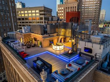 411 W 7th Street 