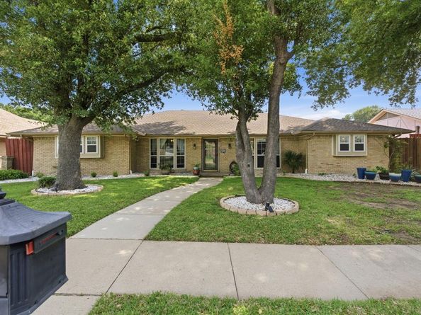 1025  Hampshire Lane , Carrollton Texas 75007