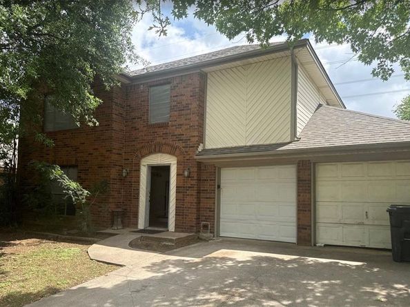 4737  Hollow Tree Drive , Arlington Texas 76018