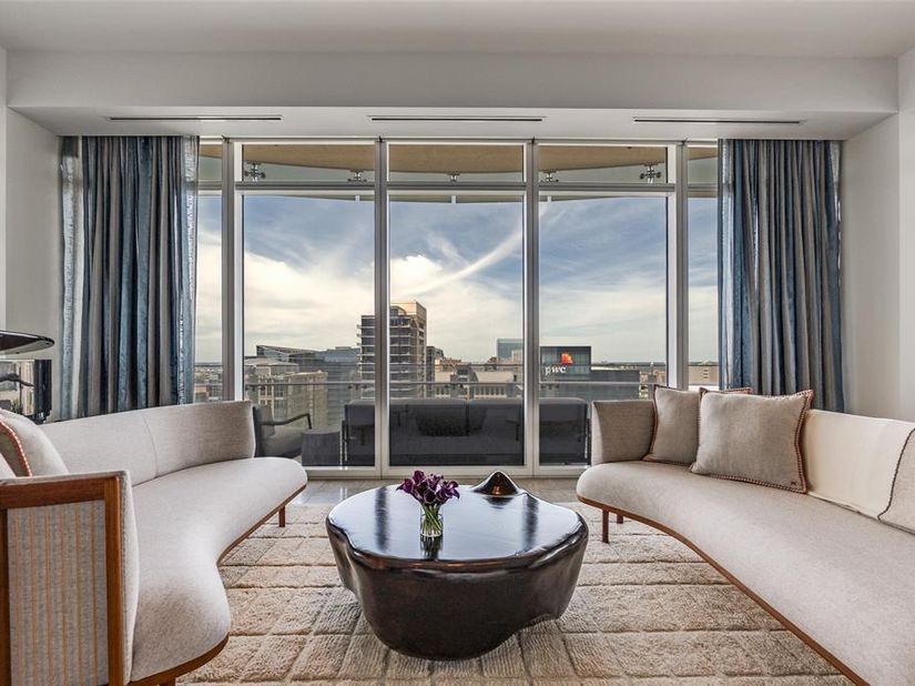 1918  Olive Street  2401, Dallas Texas 75201